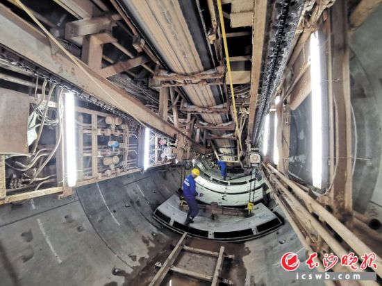 长沙地铁3号线湘星区间双线盾构隧道施工现场。长沙晚报通讯员 蒋炼 摄