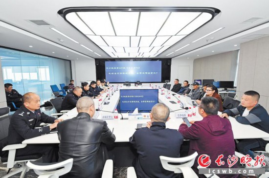 日前,在429期《你说话吧》活动现场,众多“话友”围绕“电动自行车新规实施,会带来哪些变化?”这一主题,展开了热烈讨论。