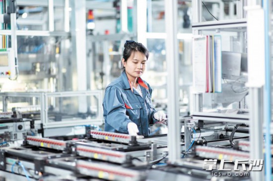 索恩格工厂一期去年投产后,当年实现产值40亿元。 长沙晚报通讯员 郑杨 全媒体记者 伍玲 摄影报道