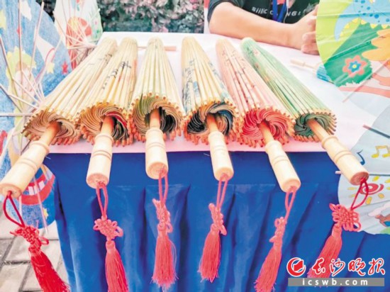 �������Ź�����Ͻ�չ���ḻ�ķ��Ų�Ʒ��ͼΪ�����ֽɡ��