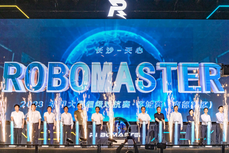长沙—天心ROBOMASTER2023机甲大师超级对抗赛·区域赛(南部赛区)开幕现场。郑孟摄